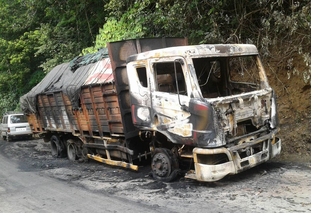 ಬಾಳೆಬರೆ ಘಾಟಿಯಲ್ಲಿ ಬೆಂಕಿಗೆ ಅಹುತಿಯಾದ ಲಾರಿ